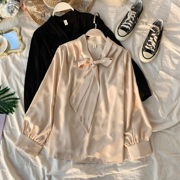 Modern női ing gallérján szalaggal és hosszú ujjal