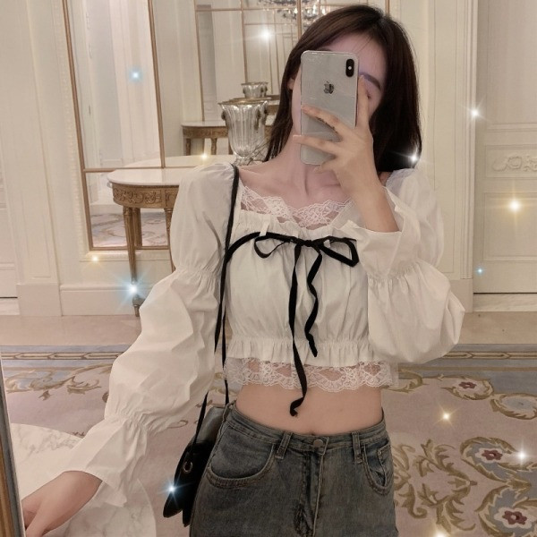 Moodne naiste alandatud varrukatega pluus pitsiga