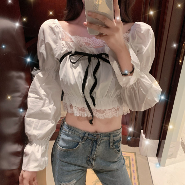 Moodne naiste alandatud varrukatega pluus pitsiga