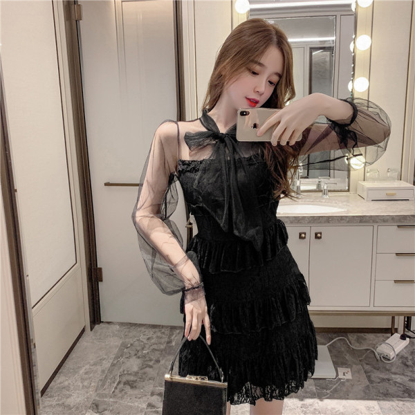 Tavaszi női ruha csipkéből és tüllből, gallérral