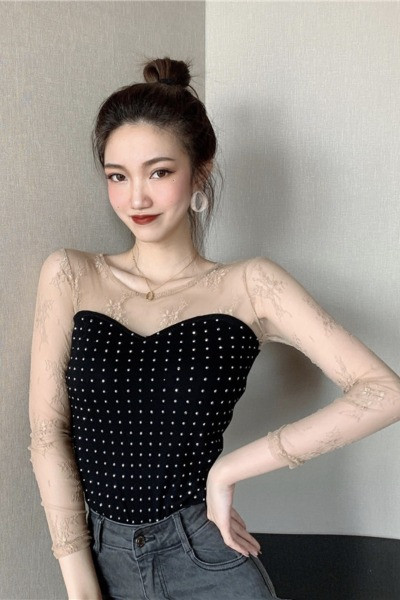 Liibuv naiste pitsvarrukatega pluus