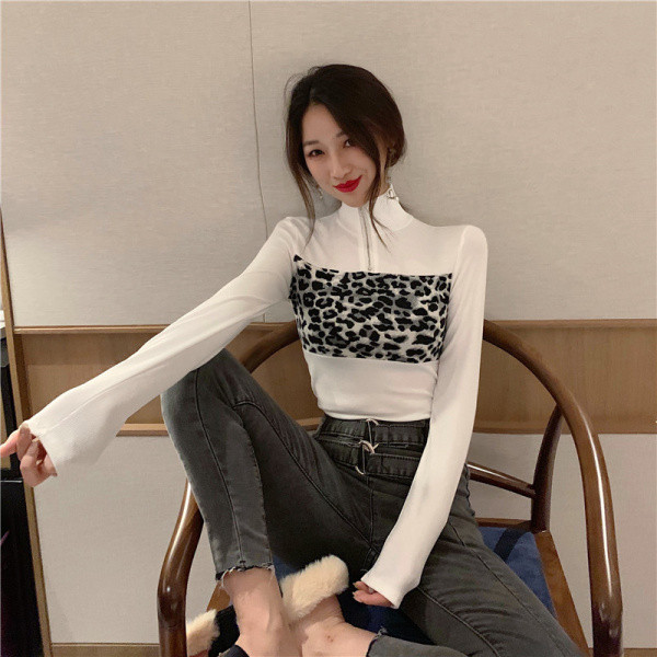 Moodne naiste pluus kõrge kraega luku ja leopardimustriga