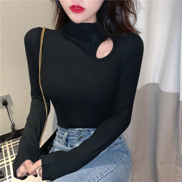 Liibuv naiste pluus kõrge krae ja väljalõikeelemendiga