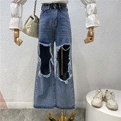 Praegune naiste teksapükste lai mudel kõrge vöökoha ja rebenenud motiividega