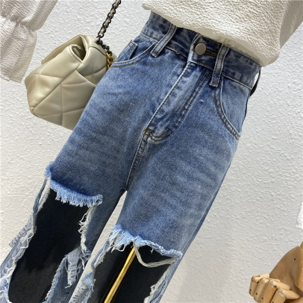 Praegune naiste teksapükste lai mudel kõrge vöökoha ja rebenenud motiividega