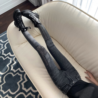 Testhezálló női farmer magas derékkal és kövekkel