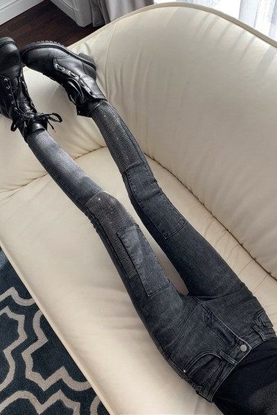 Testhezálló női farmer magas derékkal és kövekkel