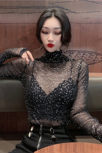 Naiste võrkpluus litrite ja kõrge kraega