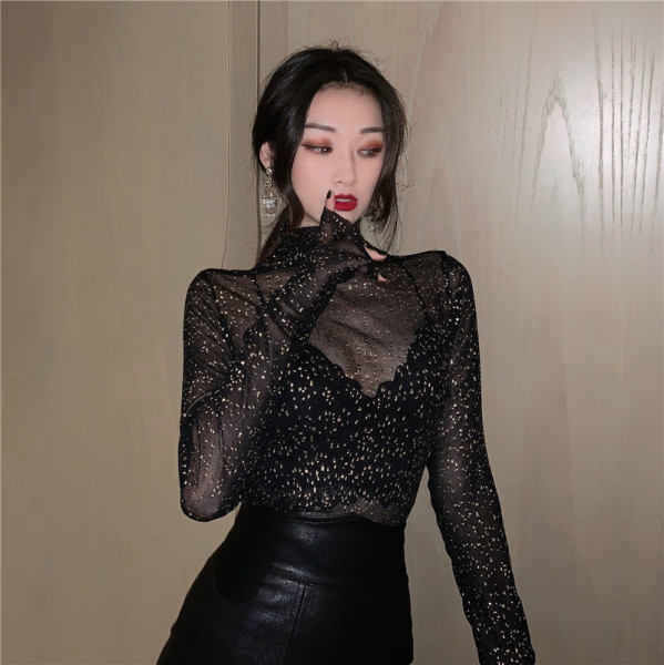 Naiste võrkpluus litrite ja kõrge kraega