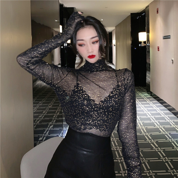 Naiste võrkpluus litrite ja kõrge kraega