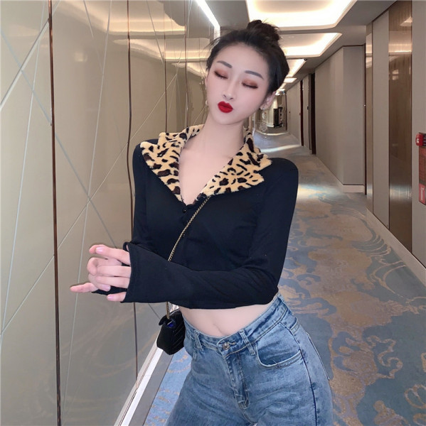 Lühike naiste kardigan pikkade varrukate ja kaelusega leopardimustriga