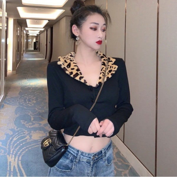 Lühike naiste kardigan pikkade varrukate ja kaelusega leopardimustriga