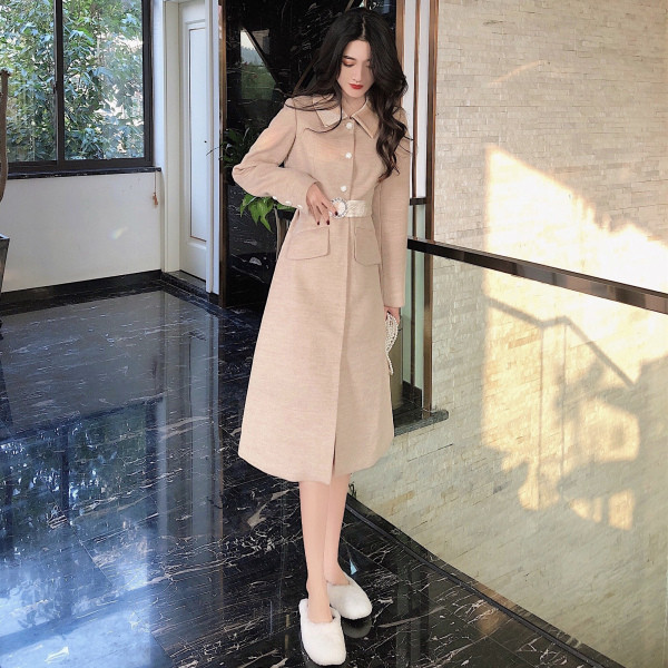 Вълнено дамско палто с класическа яка и колан 