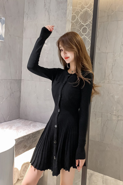 Moodne naiste kleit Slim mudel nööpidega