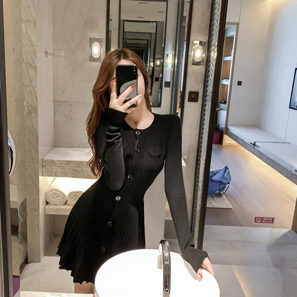 Moodne naiste kleit Slim mudel nööpidega