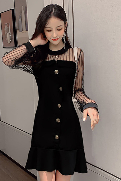 Moodne naiste kleit nööpide ja pikkade varrukatega