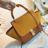 Актуална дамска чанта с къса и дълга метална дръжка 