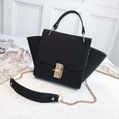 Актуална дамска чанта с къса и дълга метална дръжка 