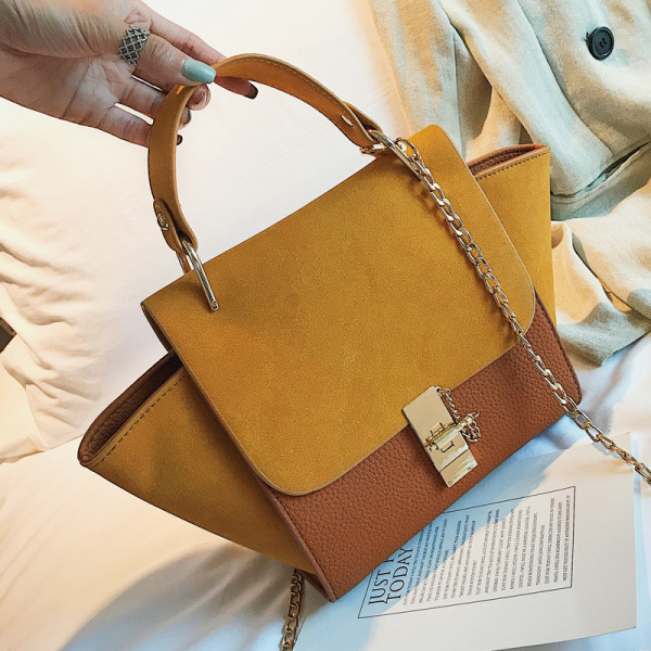 Актуална дамска чанта с къса и дълга метална дръжка 