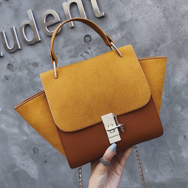 Актуална дамска чанта с къса и дълга метална дръжка 