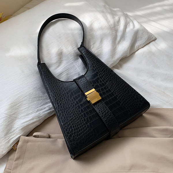 Стилна дамска чанта за рамо от еко кожа с метално закопчаване