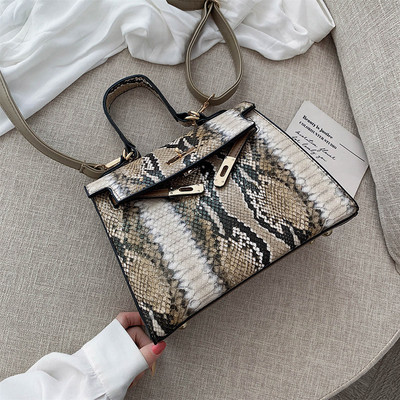 Aktuális női táska állatmintás, rövid és hosszú füllel