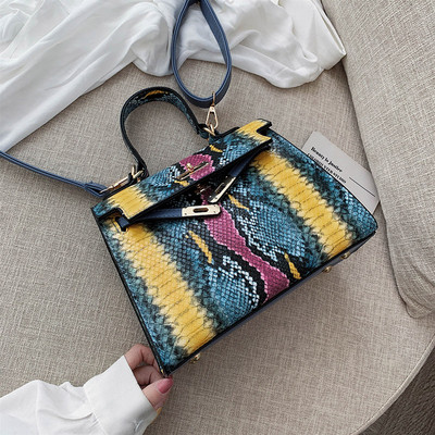 Aktuális női táska állatmintás, rövid és hosszú füllel