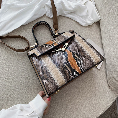 Aktuális női táska állatmintás, rövid és hosszú füllel