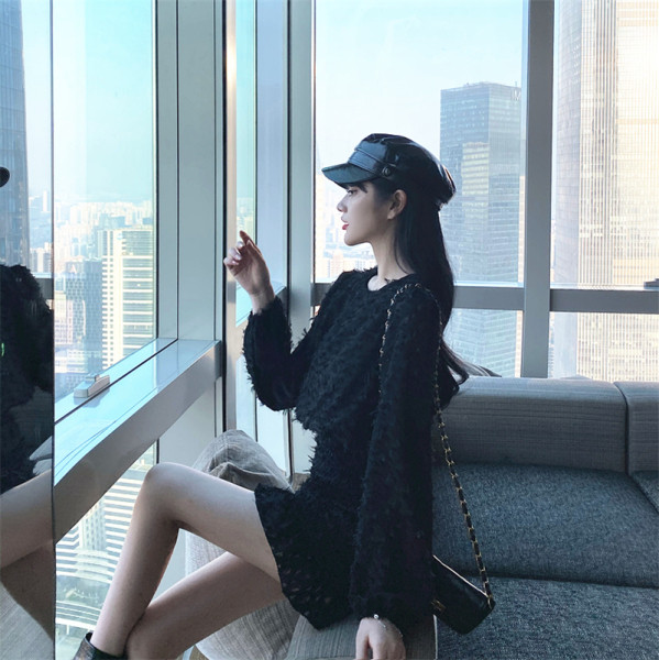 Stiilne naiste lühike kleit pikkade varrukate ja narmastega