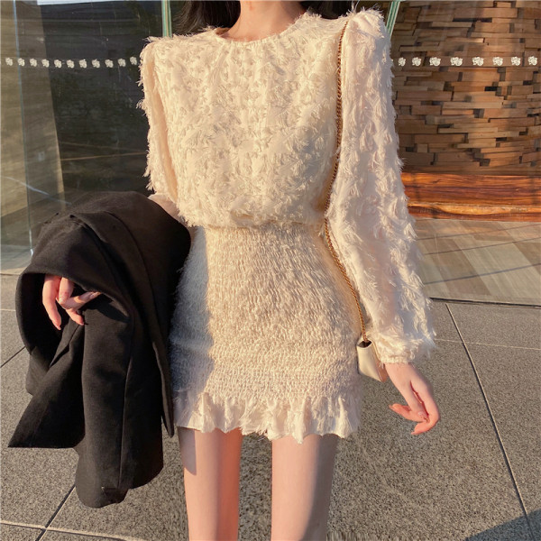 Stiilne naiste lühike kleit pikkade varrukate ja narmastega