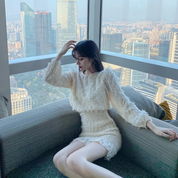 Stiilne naiste lühike kleit pikkade varrukate ja narmastega