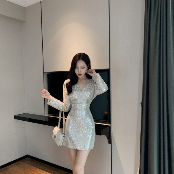 Stiilne litrite ja pikkade varrukatega naiste kleit