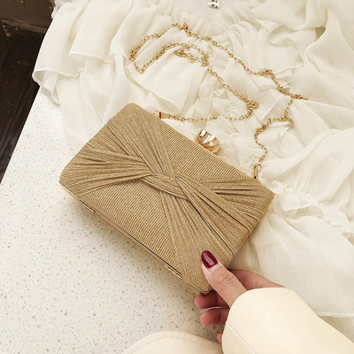 Fényes hatású, elegáns női táska fém fogantyús lánccal