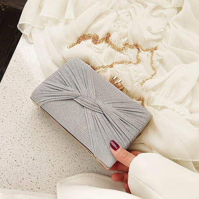 Fényes hatású, elegáns női táska fém fogantyús lánccal