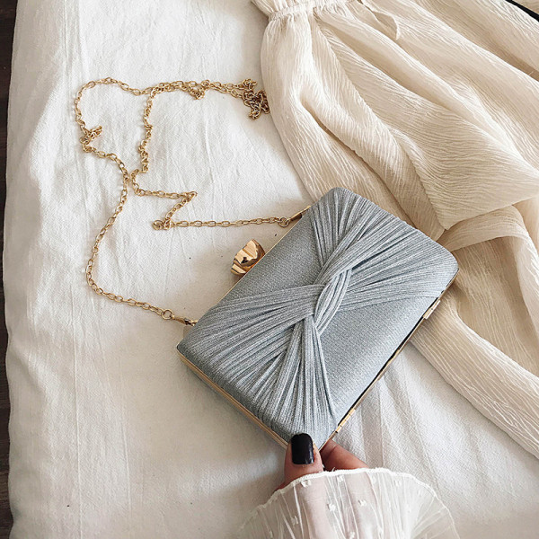 Fényes hatású, elegáns női táska fém fogantyús lánccal