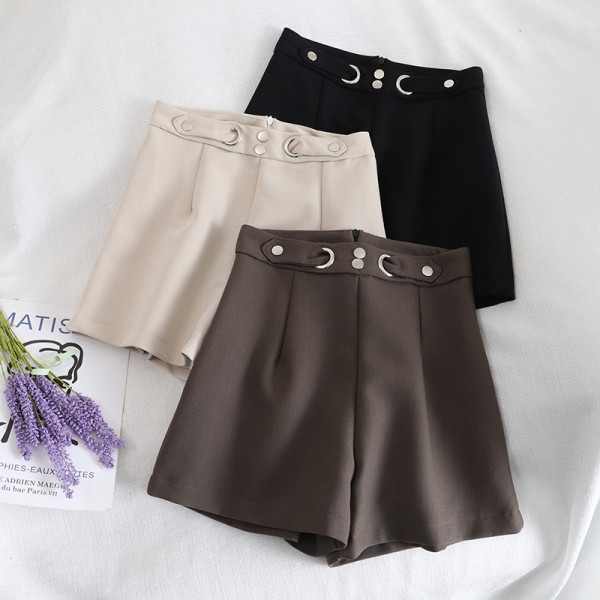 Női rövidnadrág A-vonallal és magas derékkal