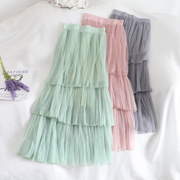 Moodne naiste pikk seelik A-joone ja tülliga