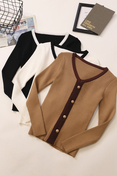 V-kaelusega, pikkade varrukate ja nööpidega õhuke naiste kampsun