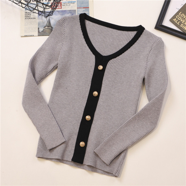 V-kaelusega, pikkade varrukate ja nööpidega õhuke naiste kampsun