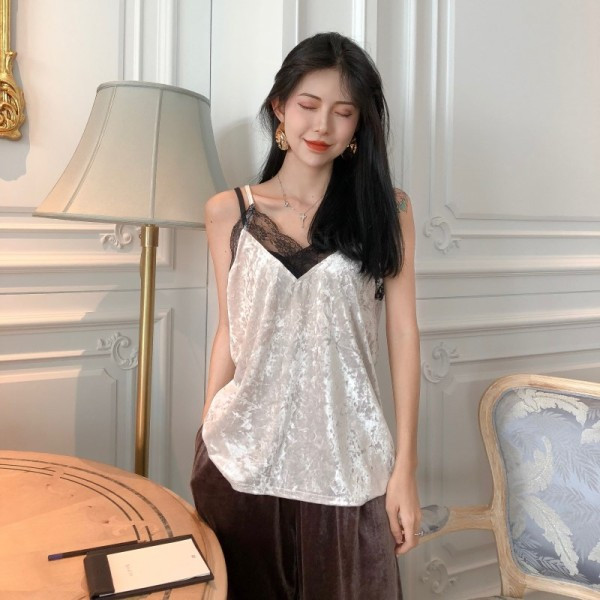 Baršunasta ženska majica bez rukava sa špic izrezom i čipkom