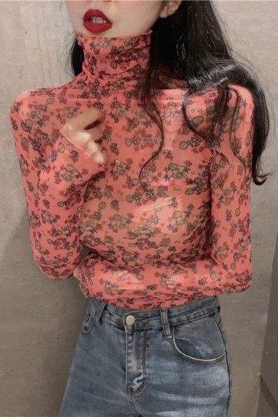 Lillemustri ja kõrge kraega naiste pitspluus