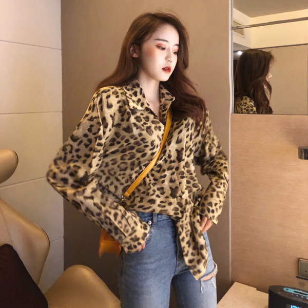 Naiste pikkade varrukatega loomamustriga särk