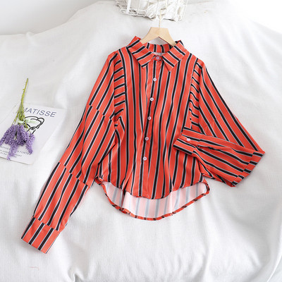 Triibuline naiste särk klassikalise krae ja nööpidega