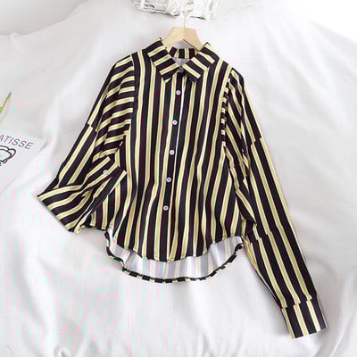 Triibuline naiste särk klassikalise krae ja nööpidega