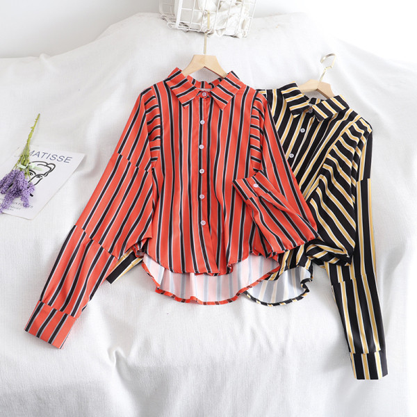 Triibuline naiste särk klassikalise krae ja nööpidega