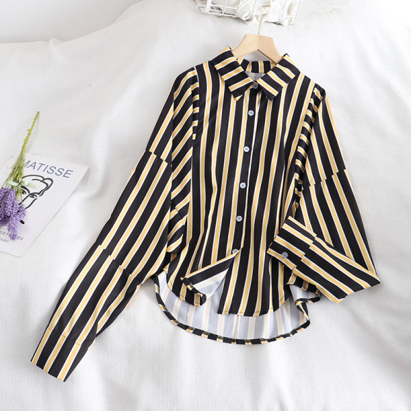 Triibuline naiste särk klassikalise krae ja nööpidega