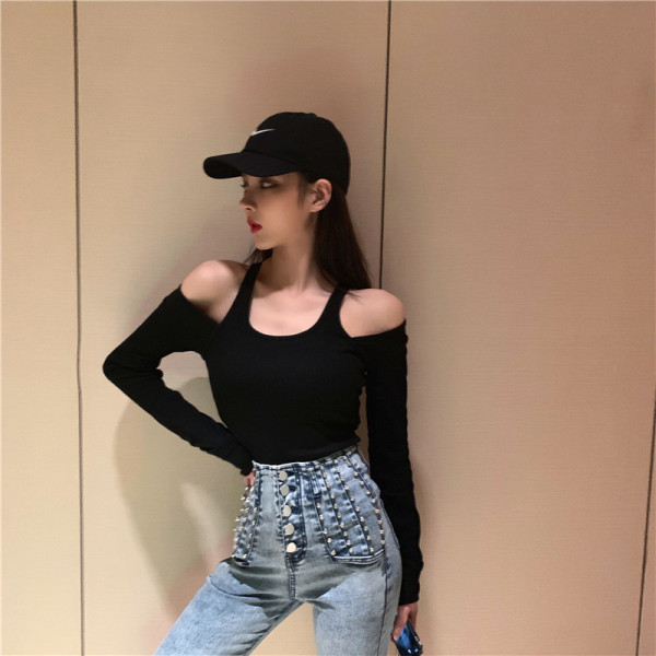 Testre szabott női blúz leejtett ujjakkal és pántokkal