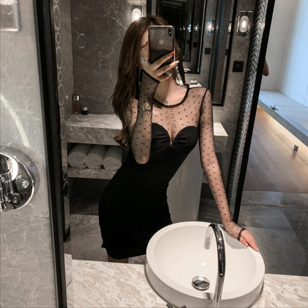 Liibuv naiste kleit pikkade tülli varrukatega