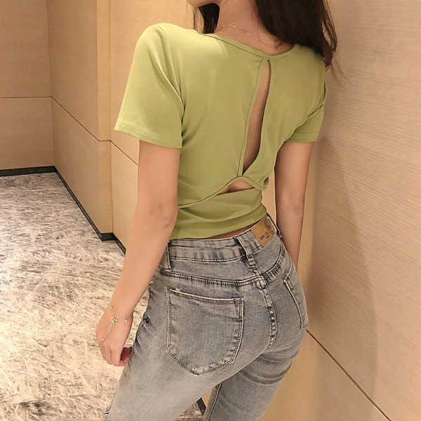 Lühikeste varrukatega ja lahtise seljaga vabaaja naiste pluus – puhas mudel