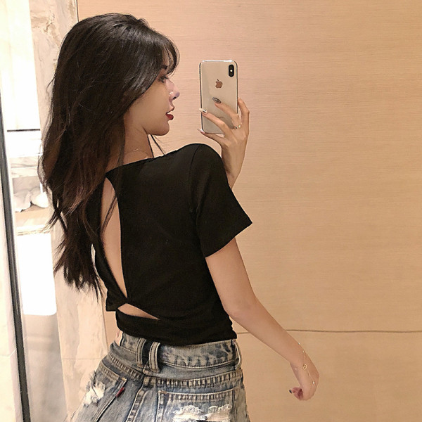 Lühikeste varrukatega ja lahtise seljaga vabaaja naiste pluus – puhas mudel